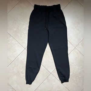 Lululemon Stretch High-Rise Jogger *Full Length in Black Size 6
